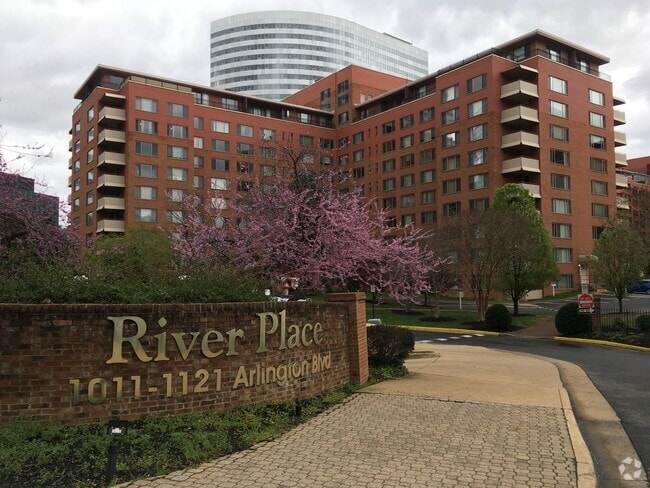 Building Photo - 1121 ARLINGTON Unit 137 Rental