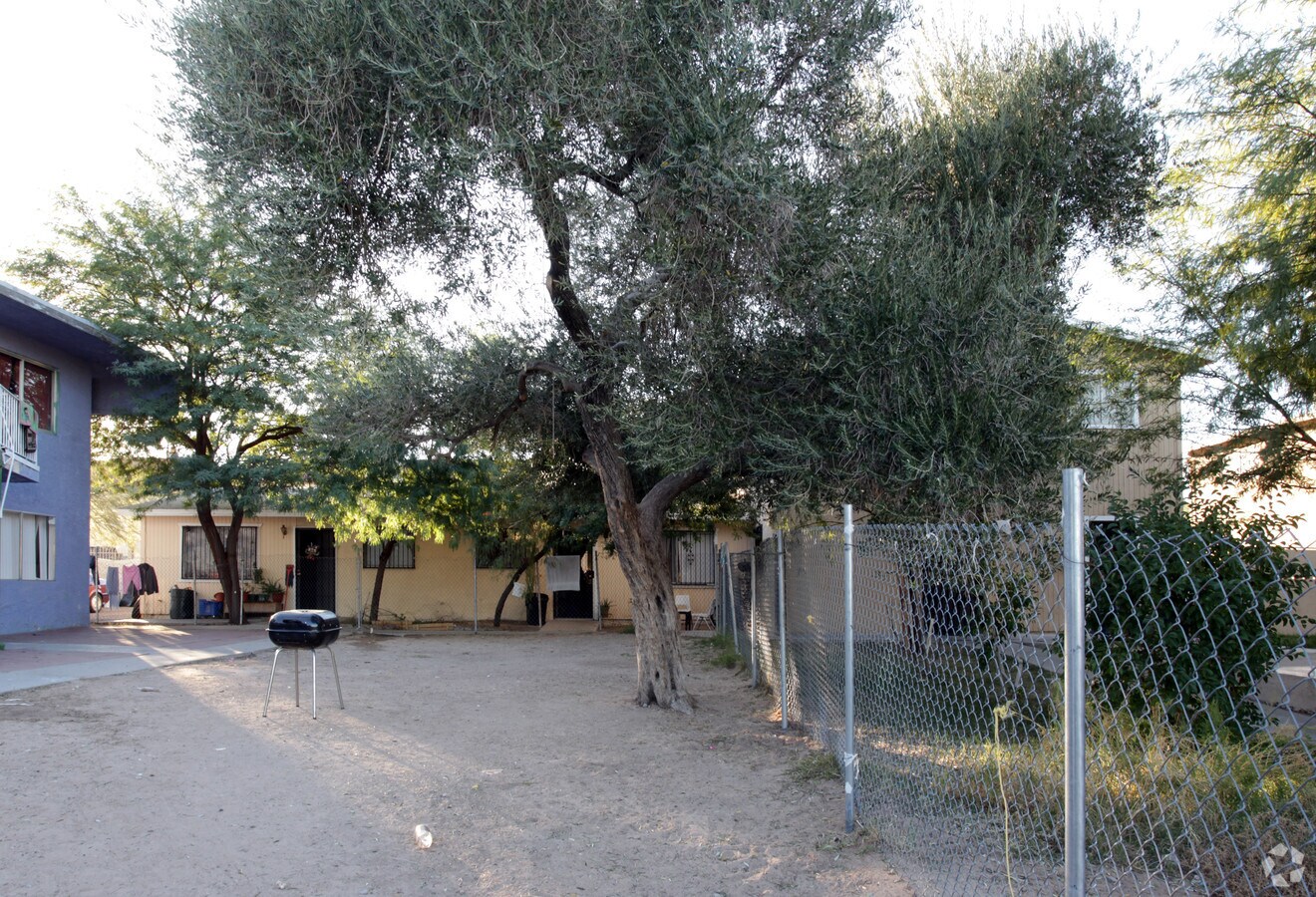 Photo - 485 McKellar Cir