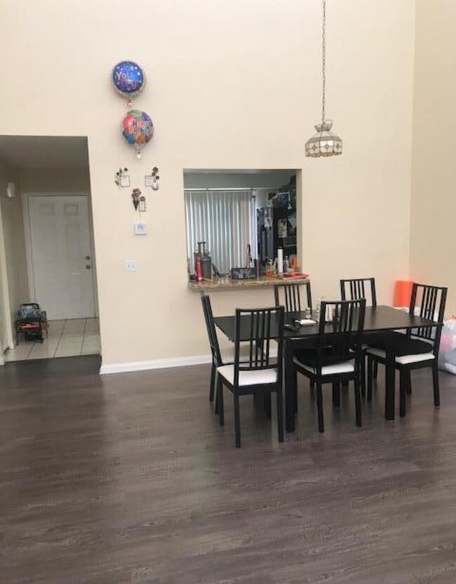 Building Photo - 510 Lakeview Dr E Unit E 510