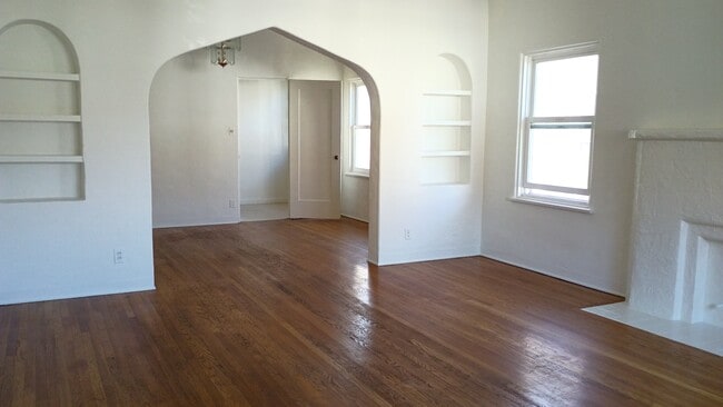 Building Photo - 317 N Gardner St Unit 317 1/2