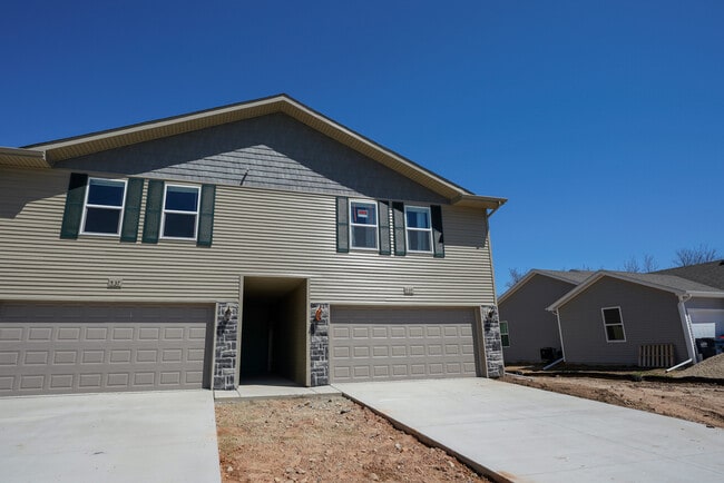 Photo - 639 McKay Way Unidad 3