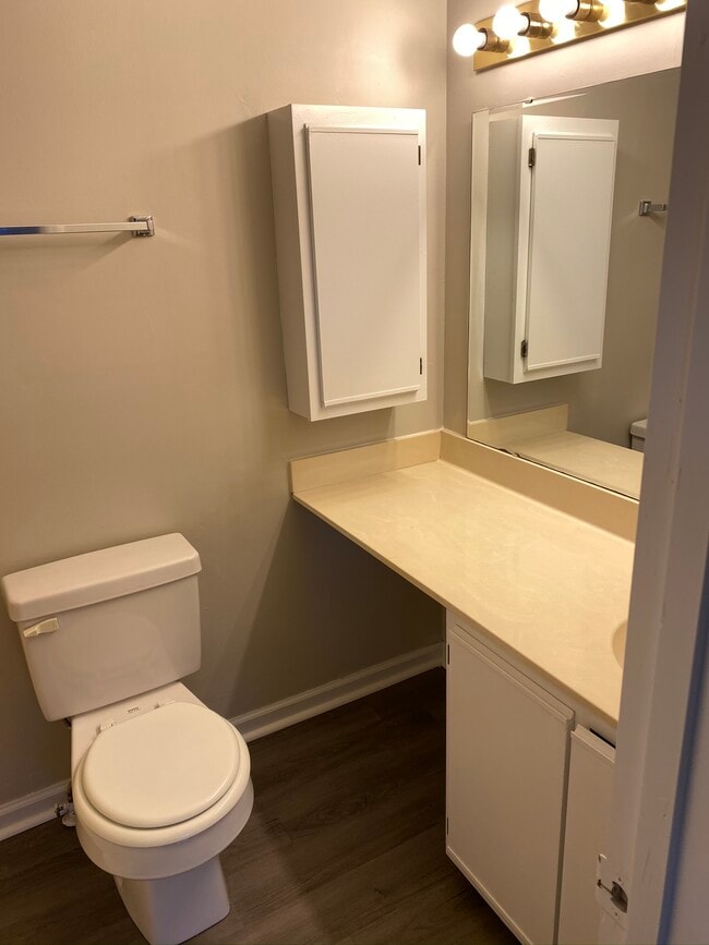 Eastside 1 Bedroom Bathroom - Apartments on 20th
