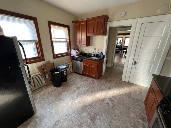 Photo - 2944 N Maryland Ave Unit Upper