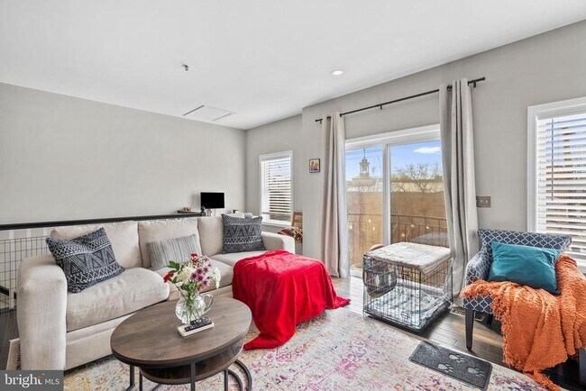 Photo - 715 Brown St Unit B