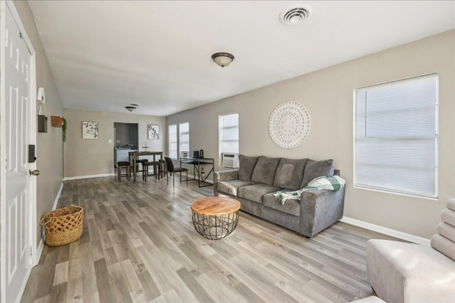 Photo - 1010 West Dr