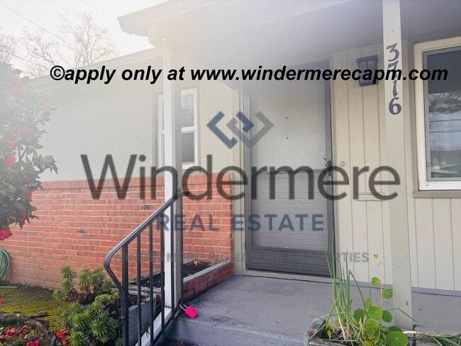 Photo - Unbeatable location! ! East Sac 2 bedroom 1 bath Duplex!!