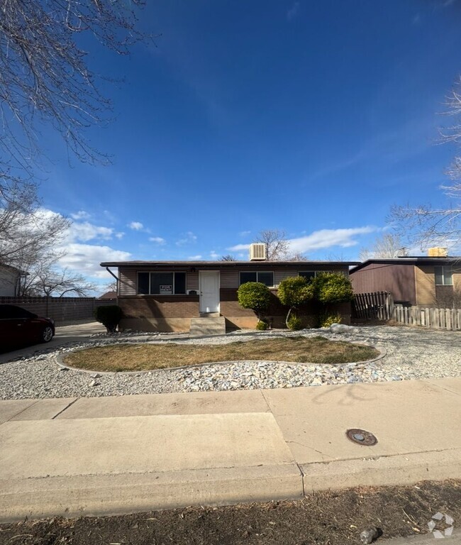 Building Photo - 1040 W 400 N Rental