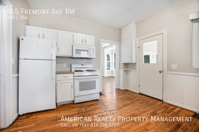 Photo - 945 Fremont Ave NW