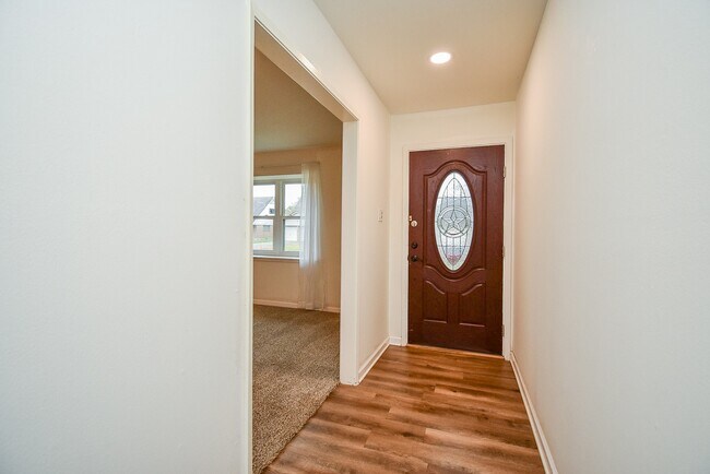 Photo - 9615 Beverly Hill St