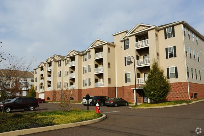 The Pointe at River Glen