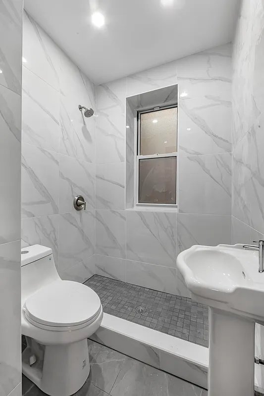 Photo - 327 E 10th St Unidad A