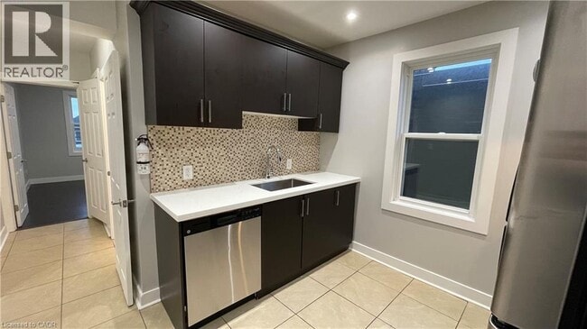 Photo - 1544 King St E Unit 301