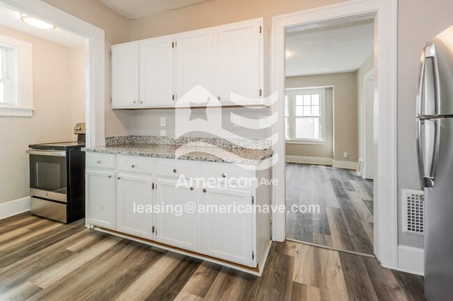 Photo - 3908 Leybourn Ave
