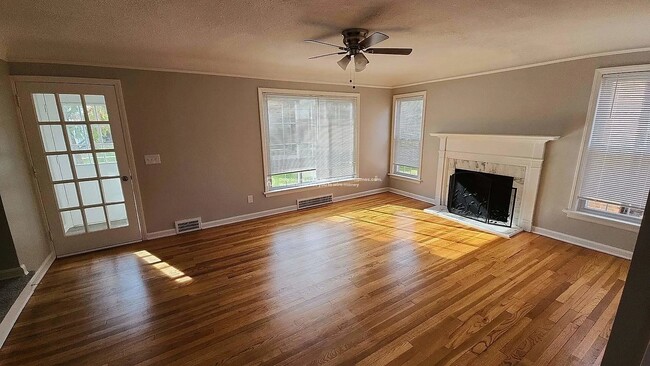 Photo - 3965 Warrendale Rd