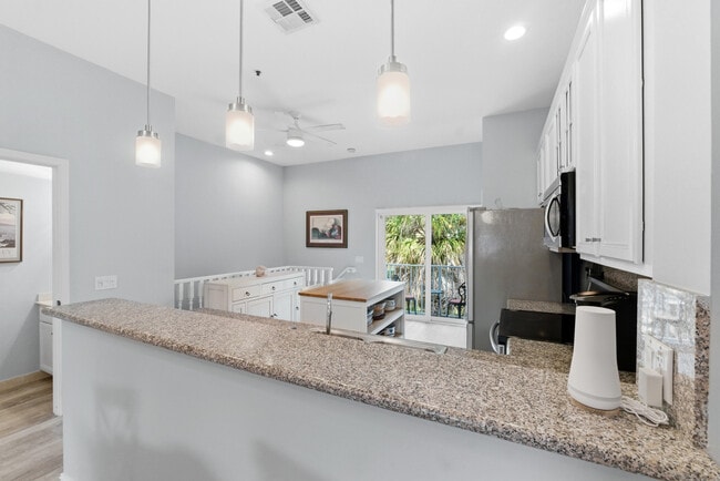 Photo - 2445 NE 14th St