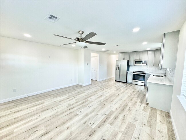 Photo - 5127 Avenue L