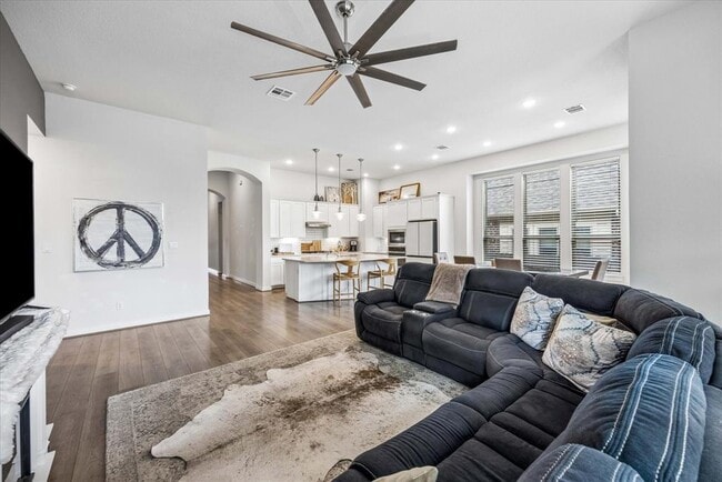 Photo - 320 Teakmill Trail