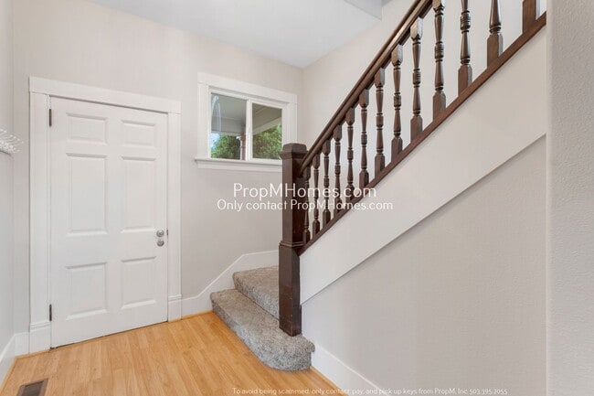 Photo - Beautiful Three Bedroom Home in the Heart of Oregon City!