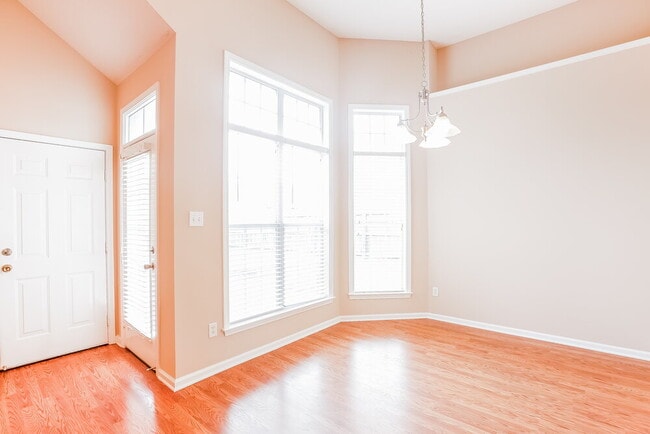 Photo - 1112 Averett Ln