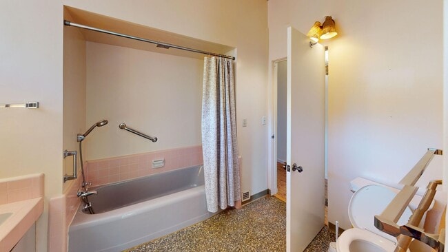 Photo - 3 Bed, 2 Bathroom home with large enclosed...