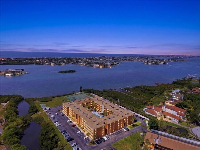 Building Photo - 12760 Indian Rocks Rd Unit 1065