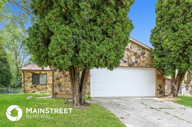 Building Photo - 5804 Coppock Ln