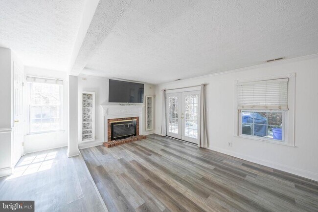 10 Forestview Ct