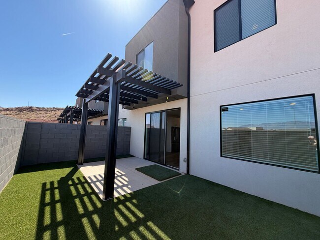 Photo - BRAND NEW TOWNHOME FOR RENT BY CRIMSON CLIFFS!