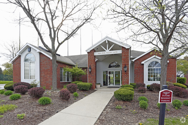 Building Photo - Country Club Apartments