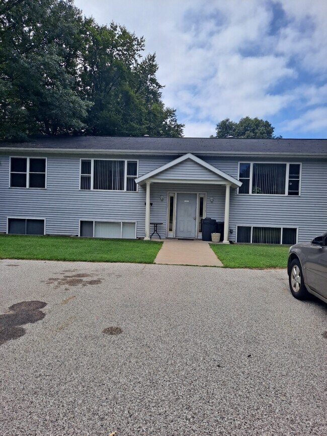 4 Unit building. We'll take care of the lawn and snow removel. Conveniently located. - 5727 W Barton St Apartment Unit 5727 Barton