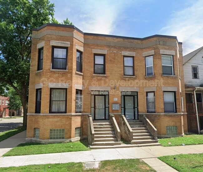 Building Photo - 6401 S Eberhart Ave Unit 1