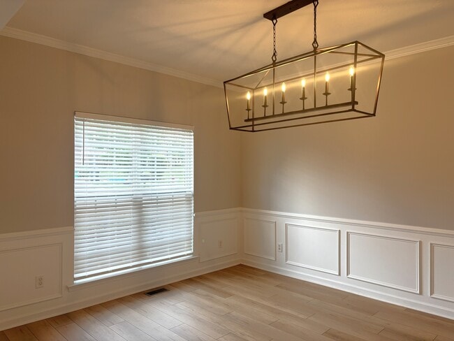 Photo - 1673 Jamestown Ave