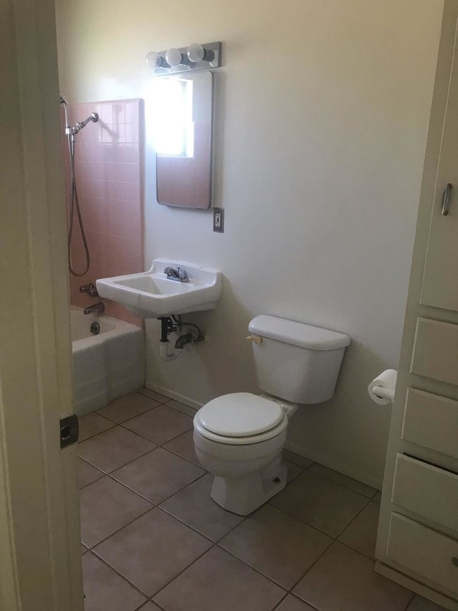 Large bath with tub/shower. - 418 Real Rd Unit 418