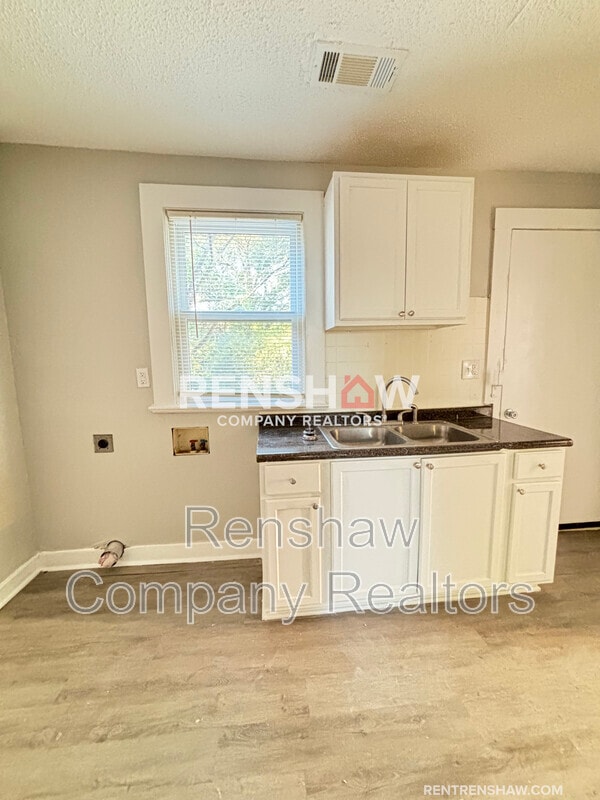 Photo - 3438 Ardmore St