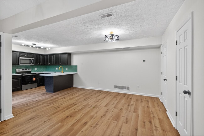 Photo - 433 Darby Creek Rd