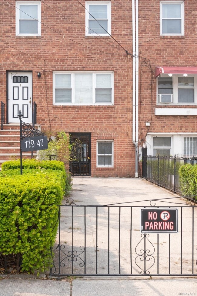 Building Photo - 179-47 Eveleth Rd