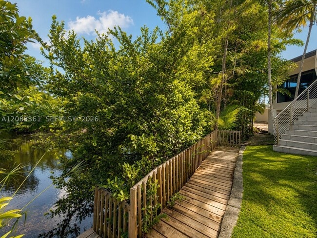 Photo - 6025 SW 72nd Ave