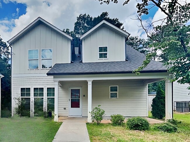 Photo - 1110 Wedgewood Dr NW House