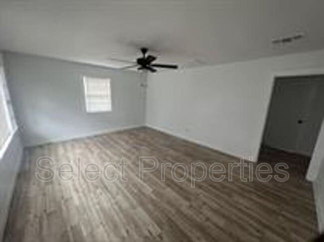 Photo - 1802 Henry St
