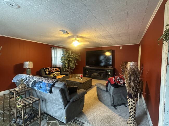 Photo - 724 W State St