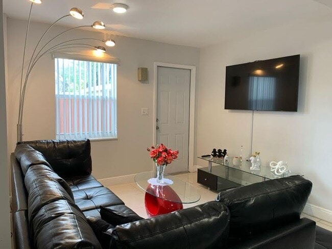 Photo - 372 NE 162nd St Unit 1