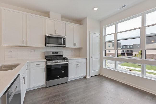 Photo - 1289 Lakepointe Dr
