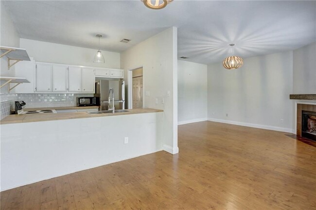 Photo - 1610 Waterston Ave Unit 7