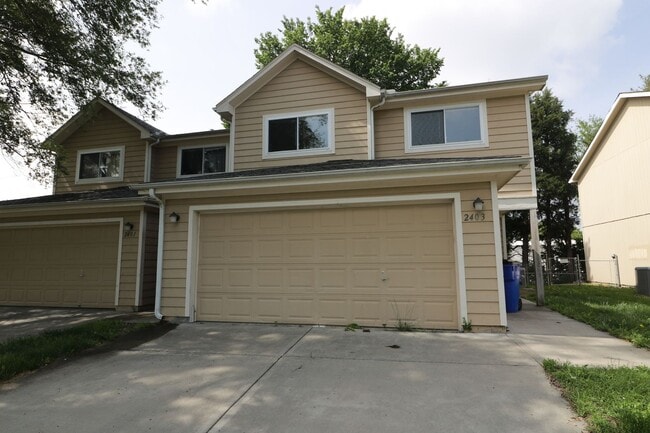 Building Photo - 2401-2403 Deerfield Unit 2403 Deerfield Rental
