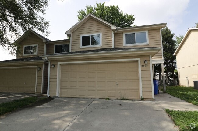 Building Photo - 2401-2403 Deerfield Unit 2403 Deerfield Rental