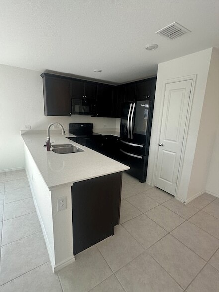 Photo - 202 Lemongrass Dr