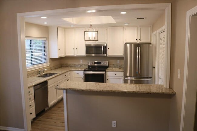 Building Photo - 11711 Memorial Dr Unit 563 Rental