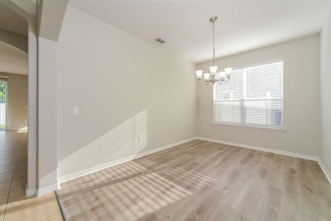 Photo - 2041 The Oaks Blvd