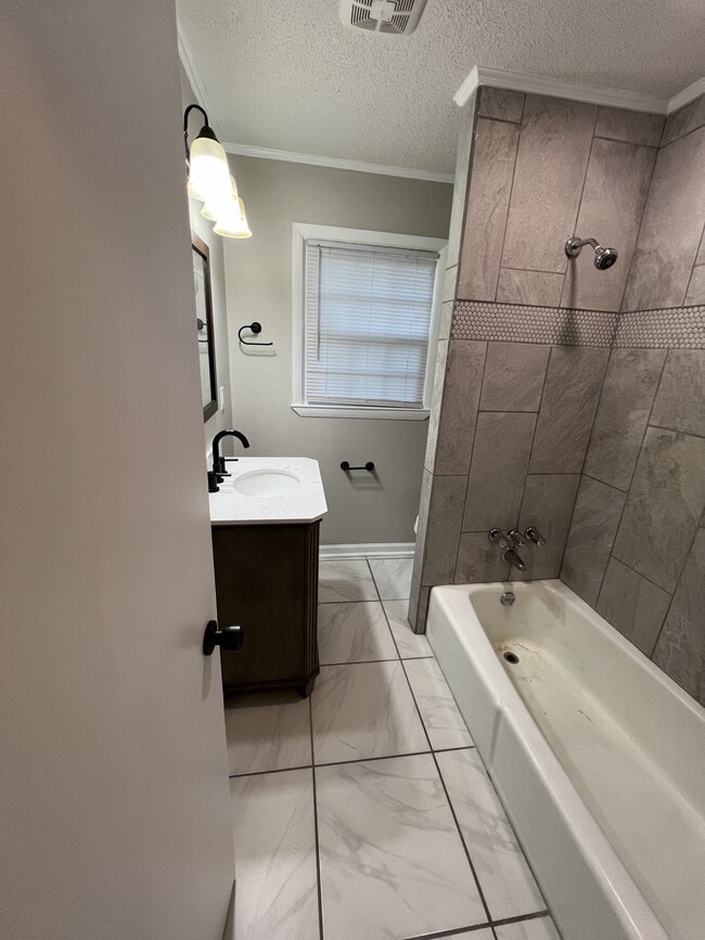 Photo - 4003 Camellia Dr Unit C