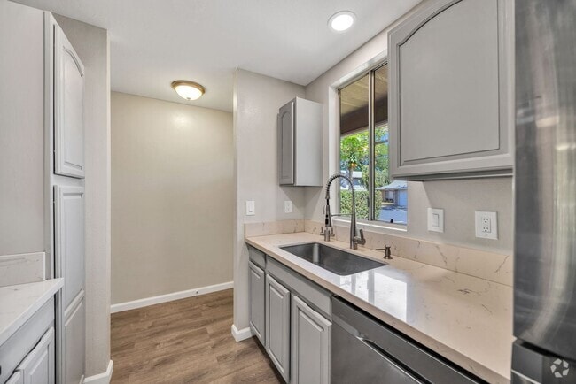 Building Photo - PET FRIENDLY and GROUND FLOOR Unfurnished ... Unit 2-104 Rental